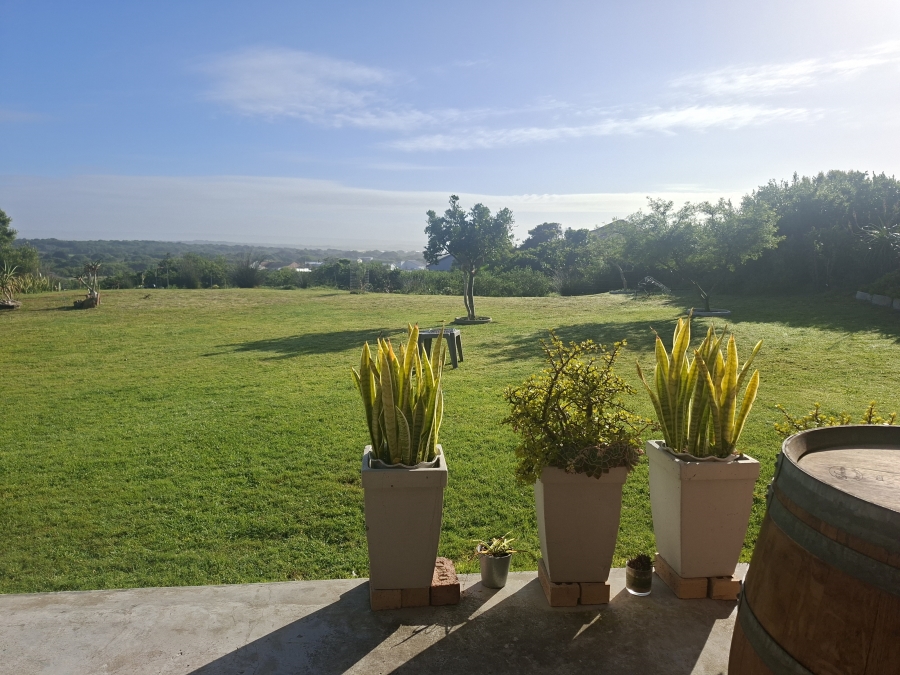 4 Bedroom Property for Sale in Paradise Beach Eastern Cape